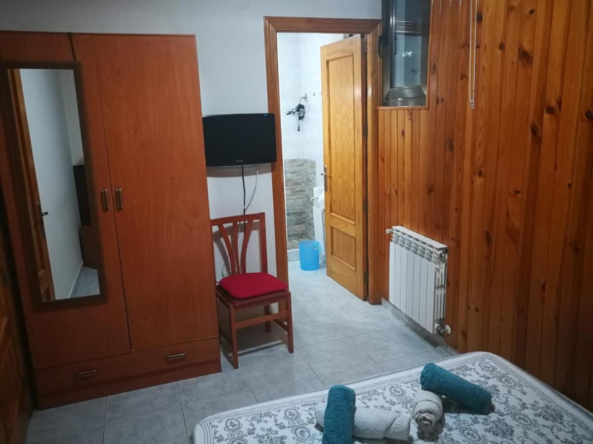 Hostal Escarla Арен Экстерьер фото