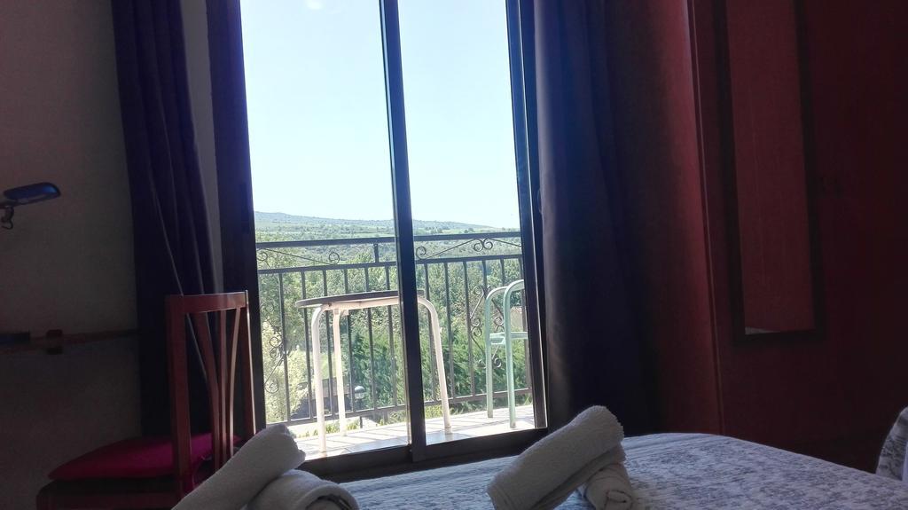Hostal Escarla Арен Экстерьер фото