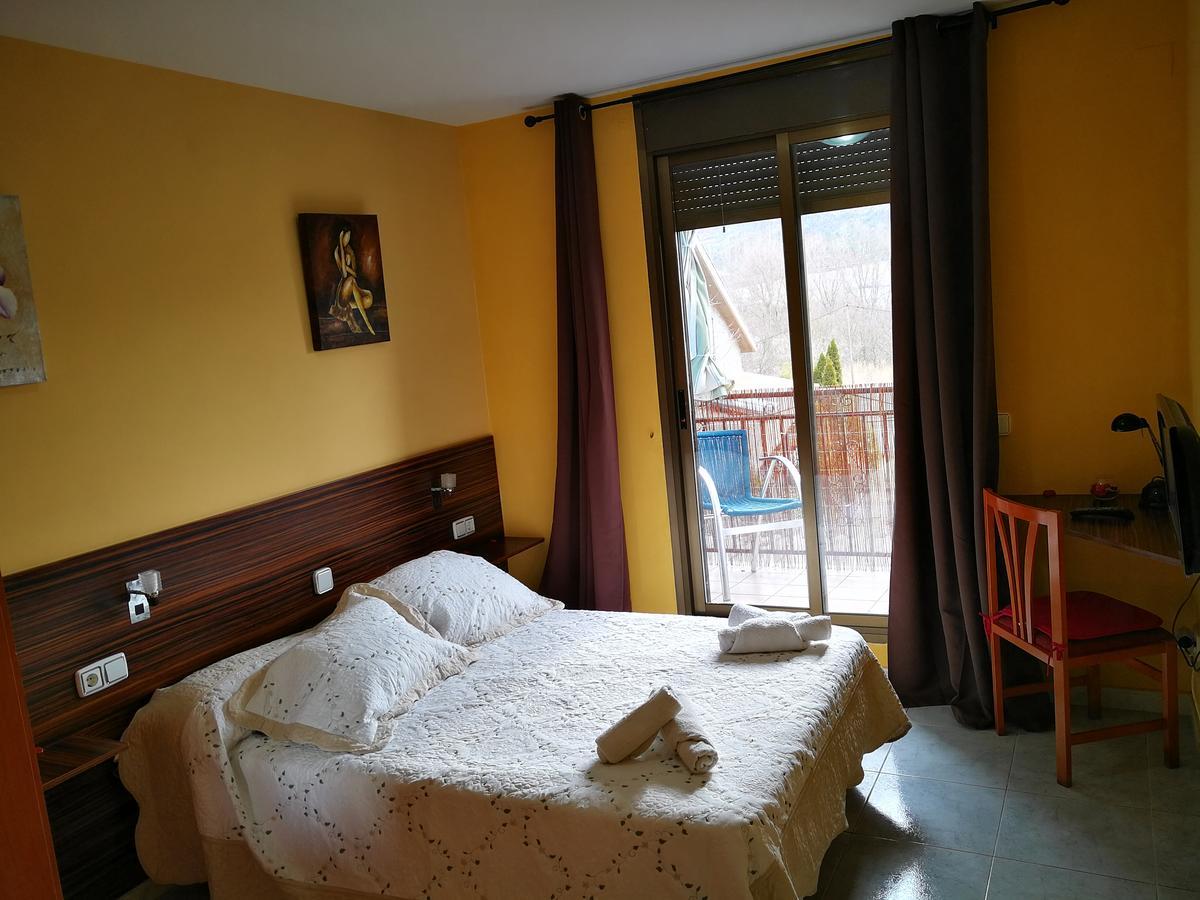 Hostal Escarla Арен Экстерьер фото