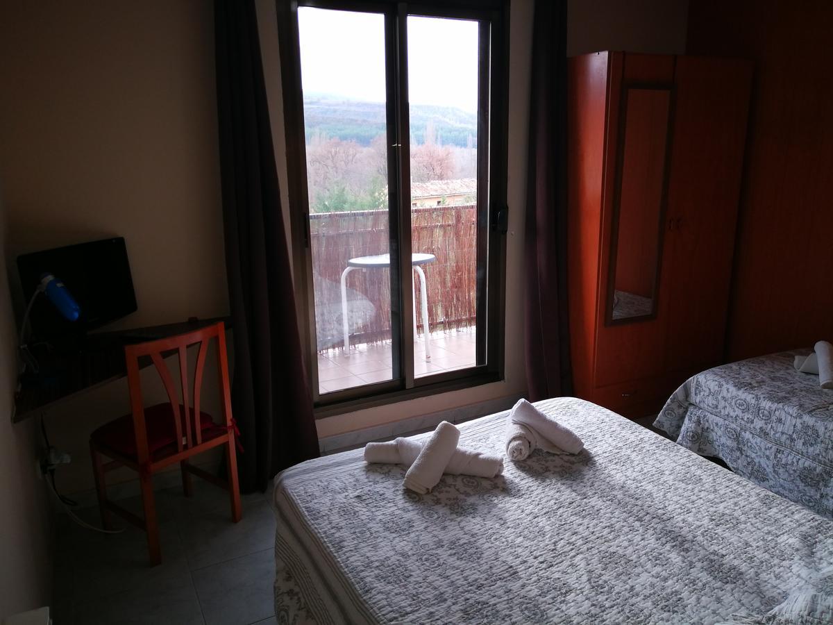 Hostal Escarla Арен Экстерьер фото