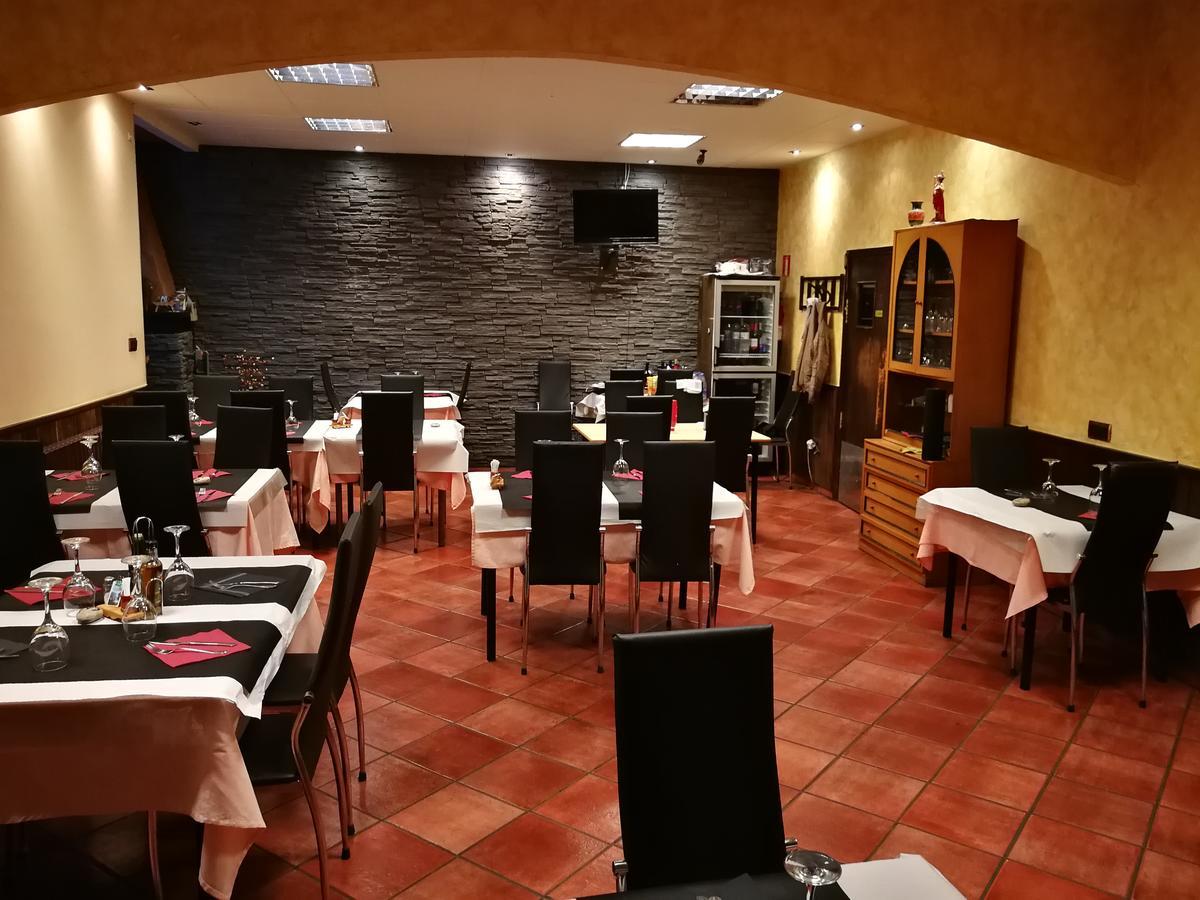 Hostal Escarla Арен Экстерьер фото
