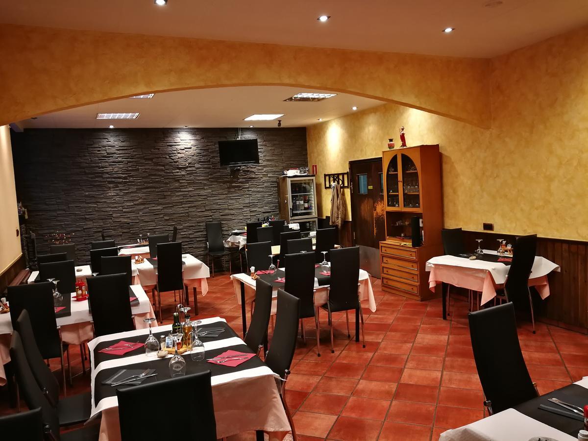 Hostal Escarla Арен Экстерьер фото
