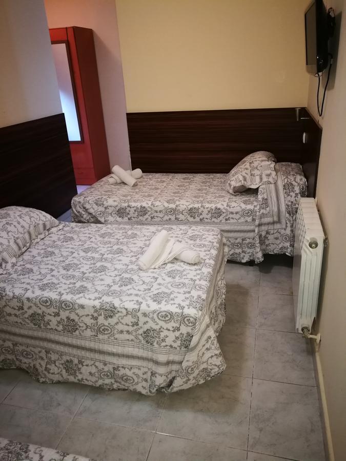 Hostal Escarla Арен Экстерьер фото