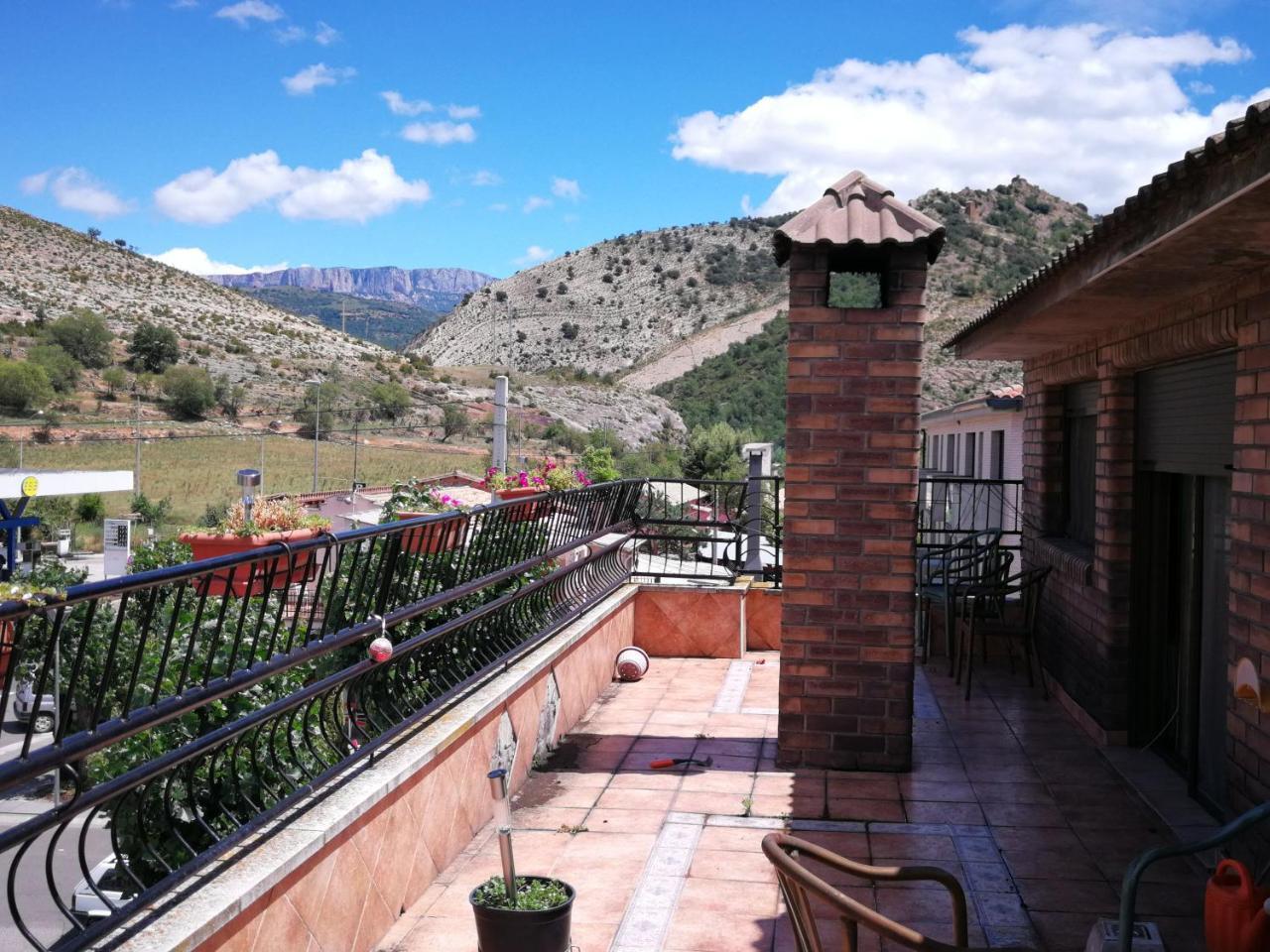 Hostal Escarla Арен Экстерьер фото